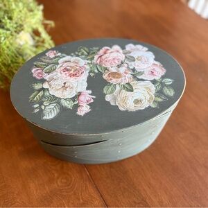 Romantic floral storage hat box